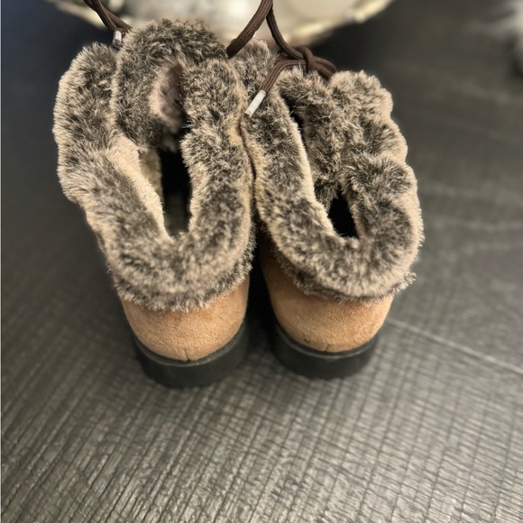 COMFY WARM COBBIE CUDDLERS TAN LACE UP BOOTS SIZE 8.5 - Picture 10 of 10